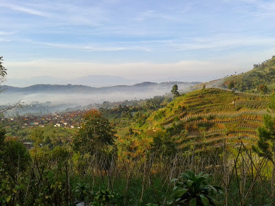 Suasana pagi hari di Cikole