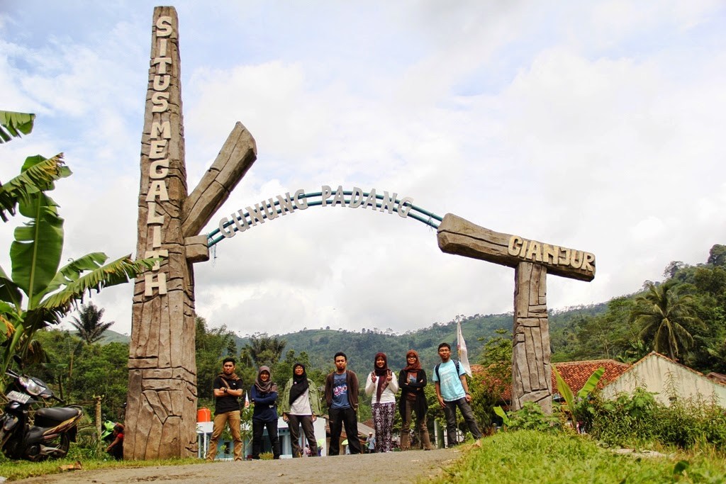 Wisata Religi Situs Megalith Gunung Padang