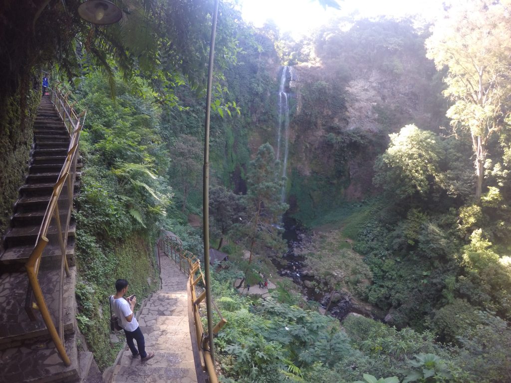 Turunan menuju curug