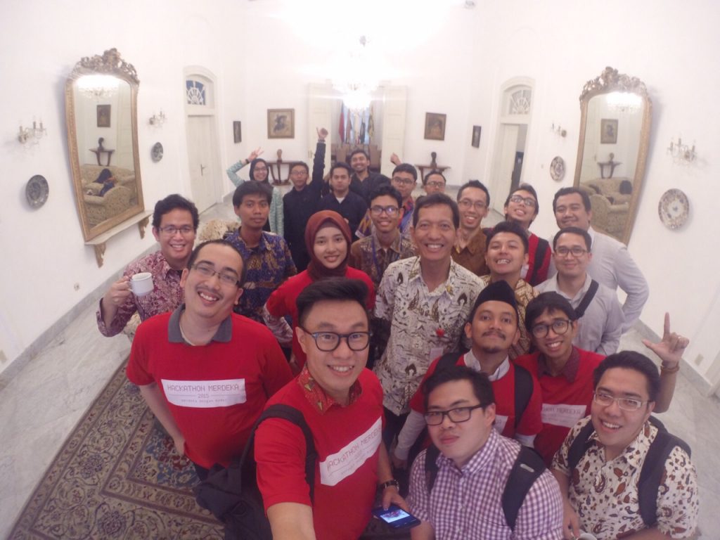 Bersama Pak Agus, Fotografer Istana