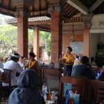 Suasana di Warung Nasi Ayam Kedewatan Ibu Mangku