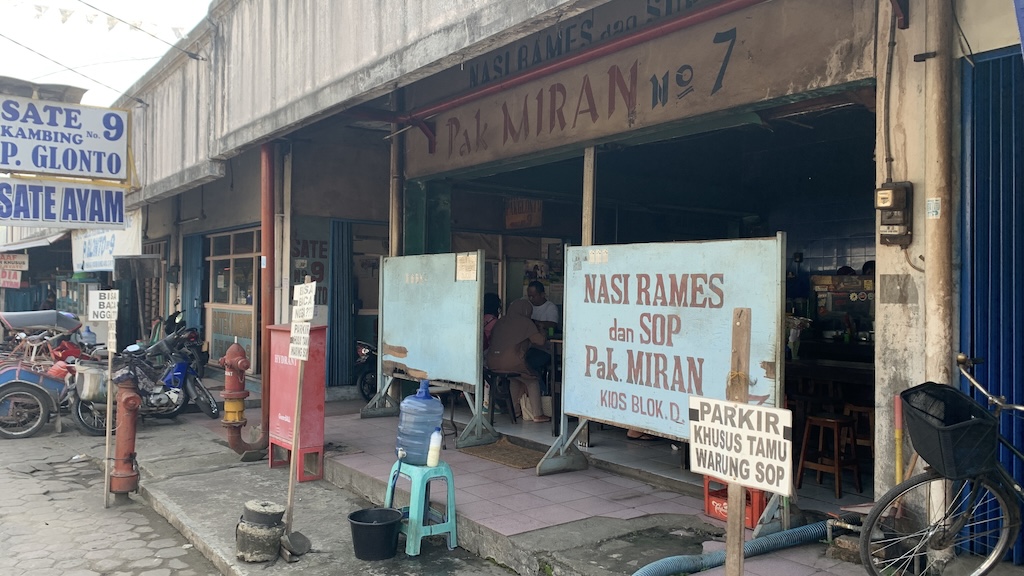 Nasi Rames & Sop Pak Miran Gombong