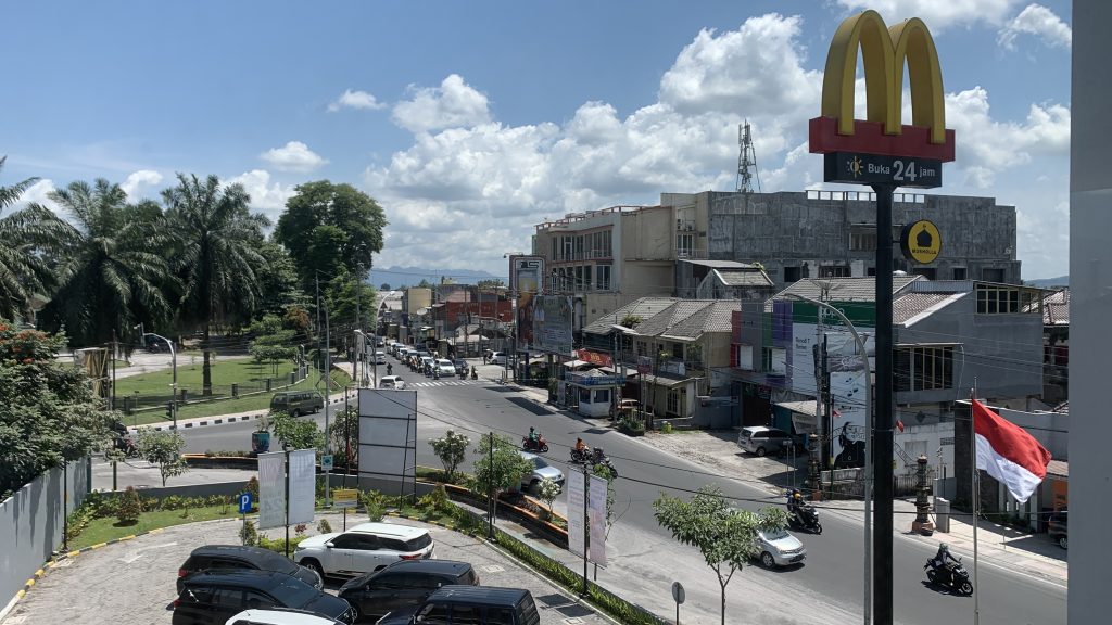 Kota Magelang dan Abu Merapi