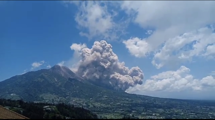 Gunung Merapi dari Ketep Pass