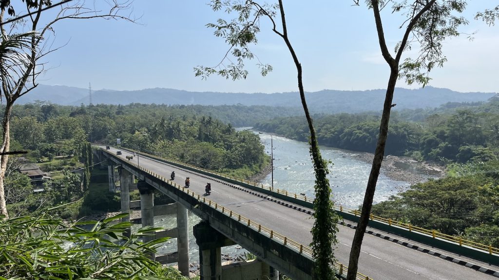 Progo View Resto Alam Kreo, Makan Sambil Menikmati View Sungai Progo — Arif Setiawan
