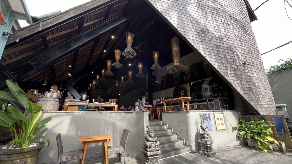 Restoran untuk sarapan di bagian depan