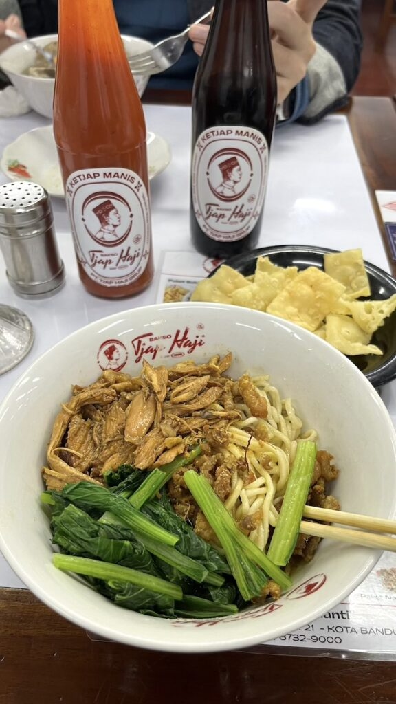 Mie Ayam, Kecap dan Saos khusus