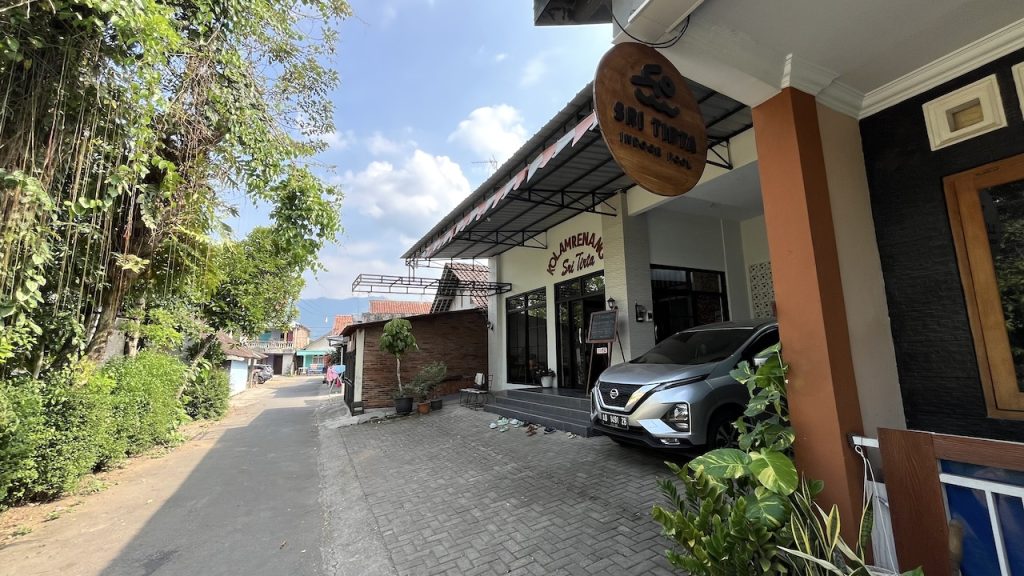 Kolam Renang Sri Tirta Borobudur