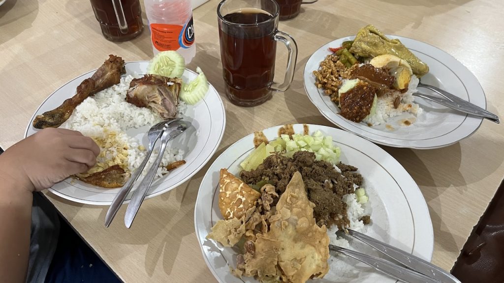 Nasi Pecel & Nasi Rames di Warung Bu Darum