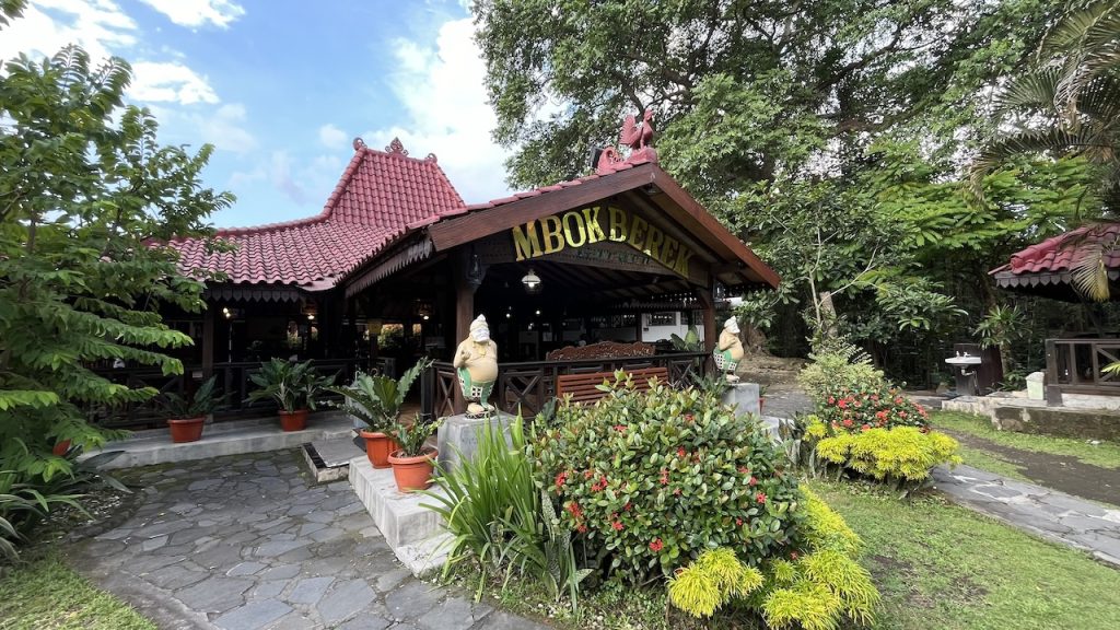 Mbok Berek Garden Resto Sleman