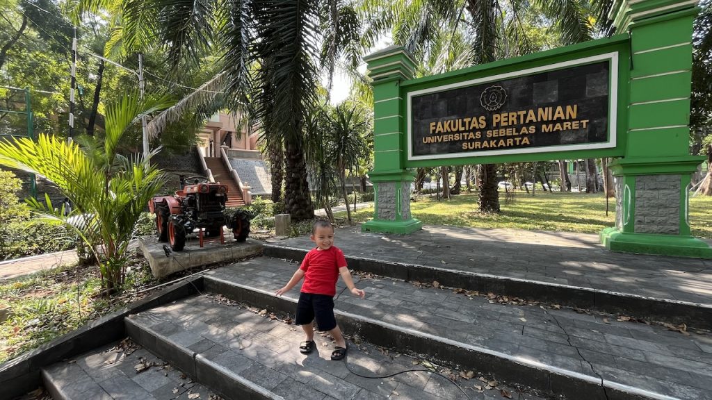 Jalan-Jalan ke UNS Surakarta